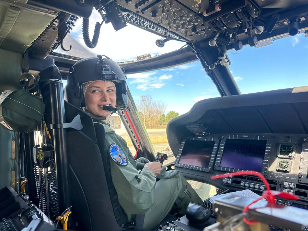 Kadın pilotlar zorlu koşullarda görev başında 3